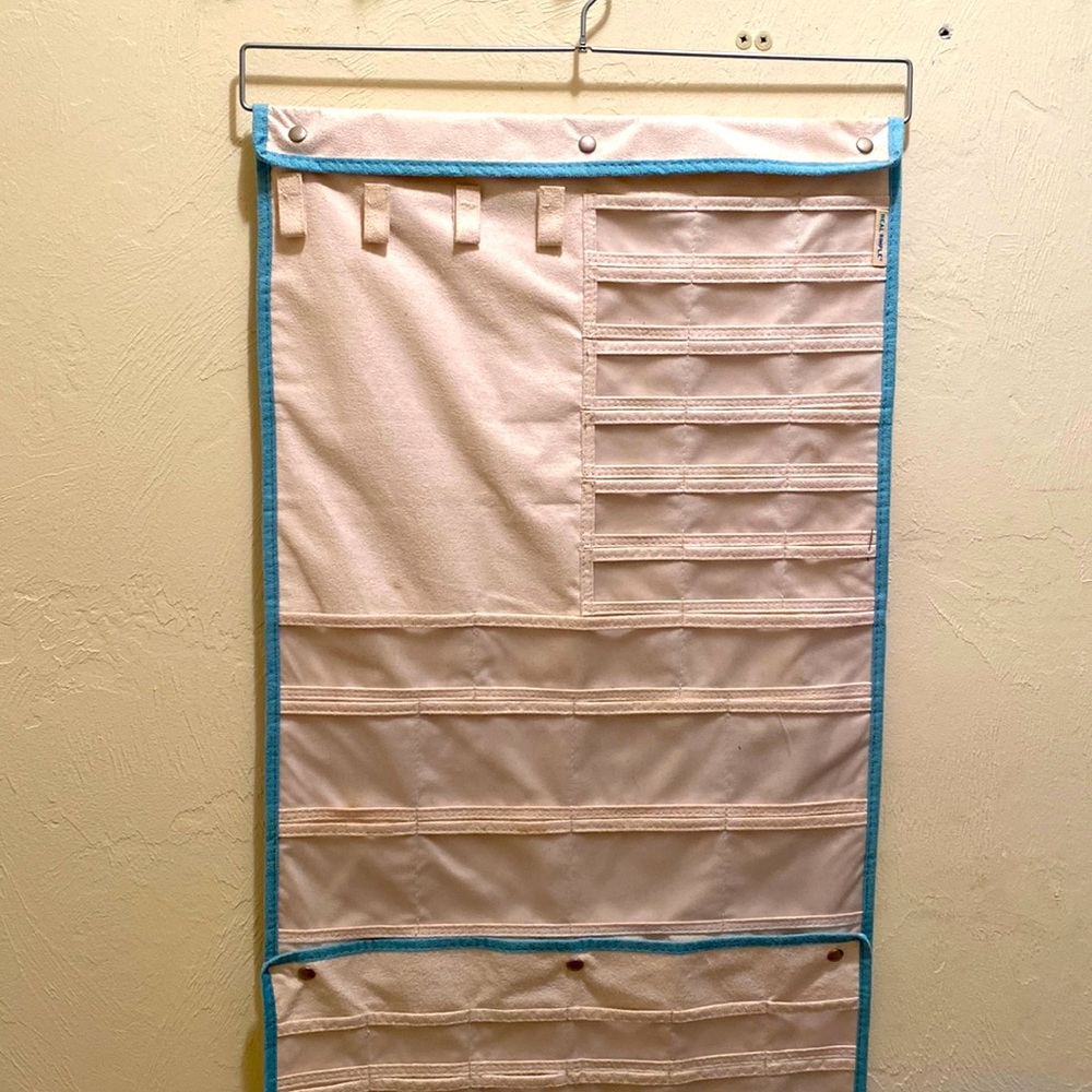 Jewelry holder hanging